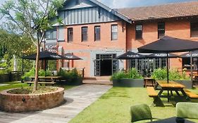 Alpine Hotel, Eat Drink Sleep